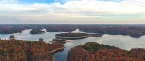 lake at shores at lynncliff